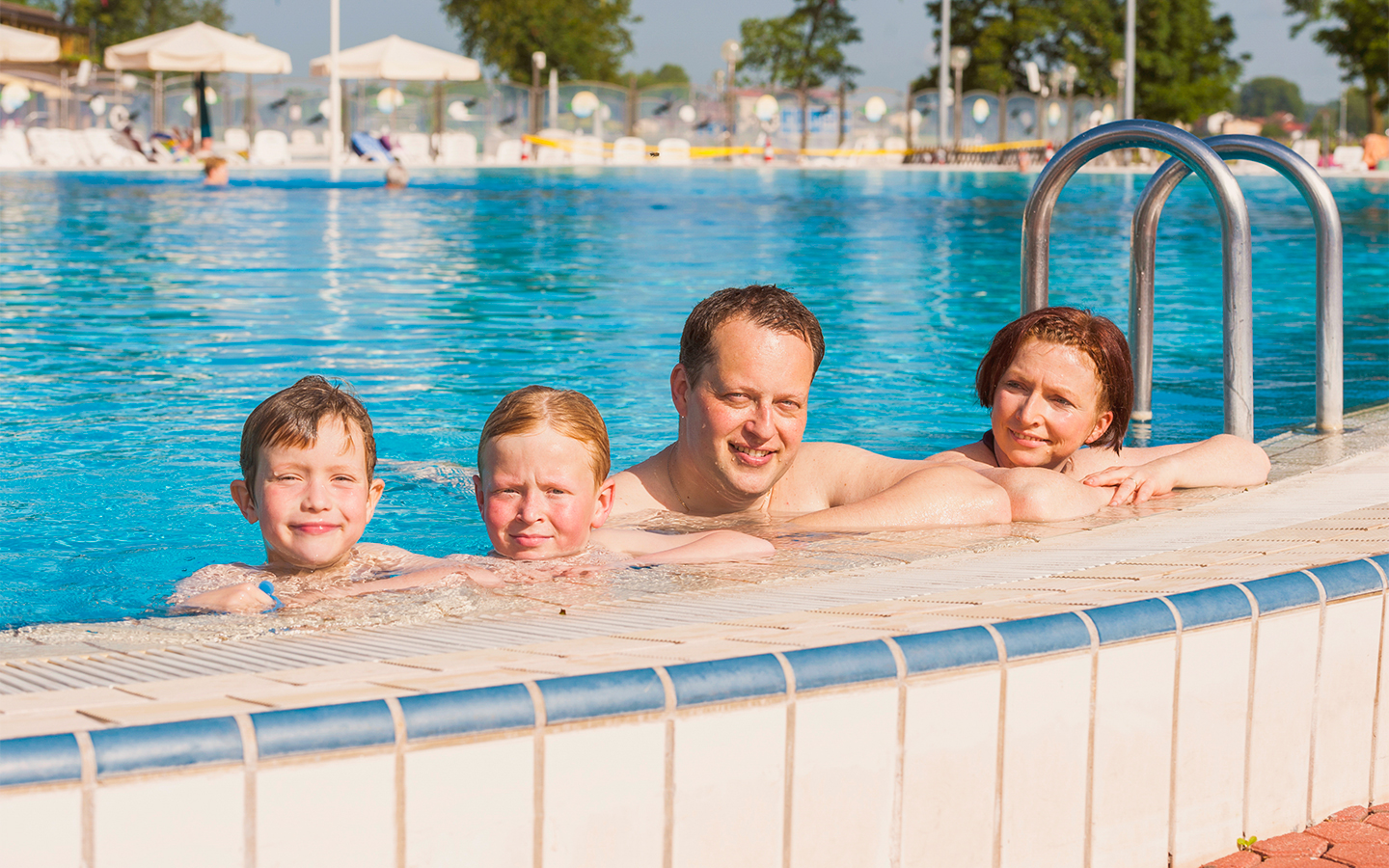 Kampiranje v sončnem gaju